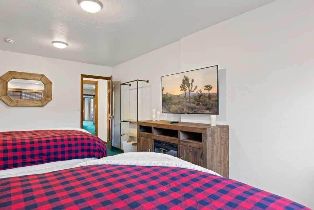 046 Luxury Lakefront 4K Big Bear Vacation Rental