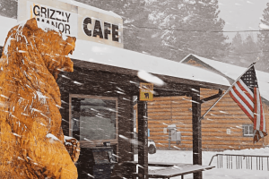 Grizzly Manor Café​